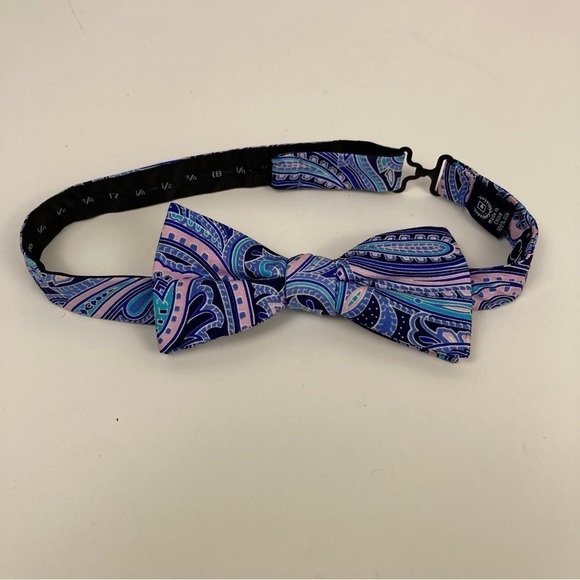 Men's Chaps Silk Bow Tie Blue/Pink Paisley Print Adjustable - Picture 1 of 10